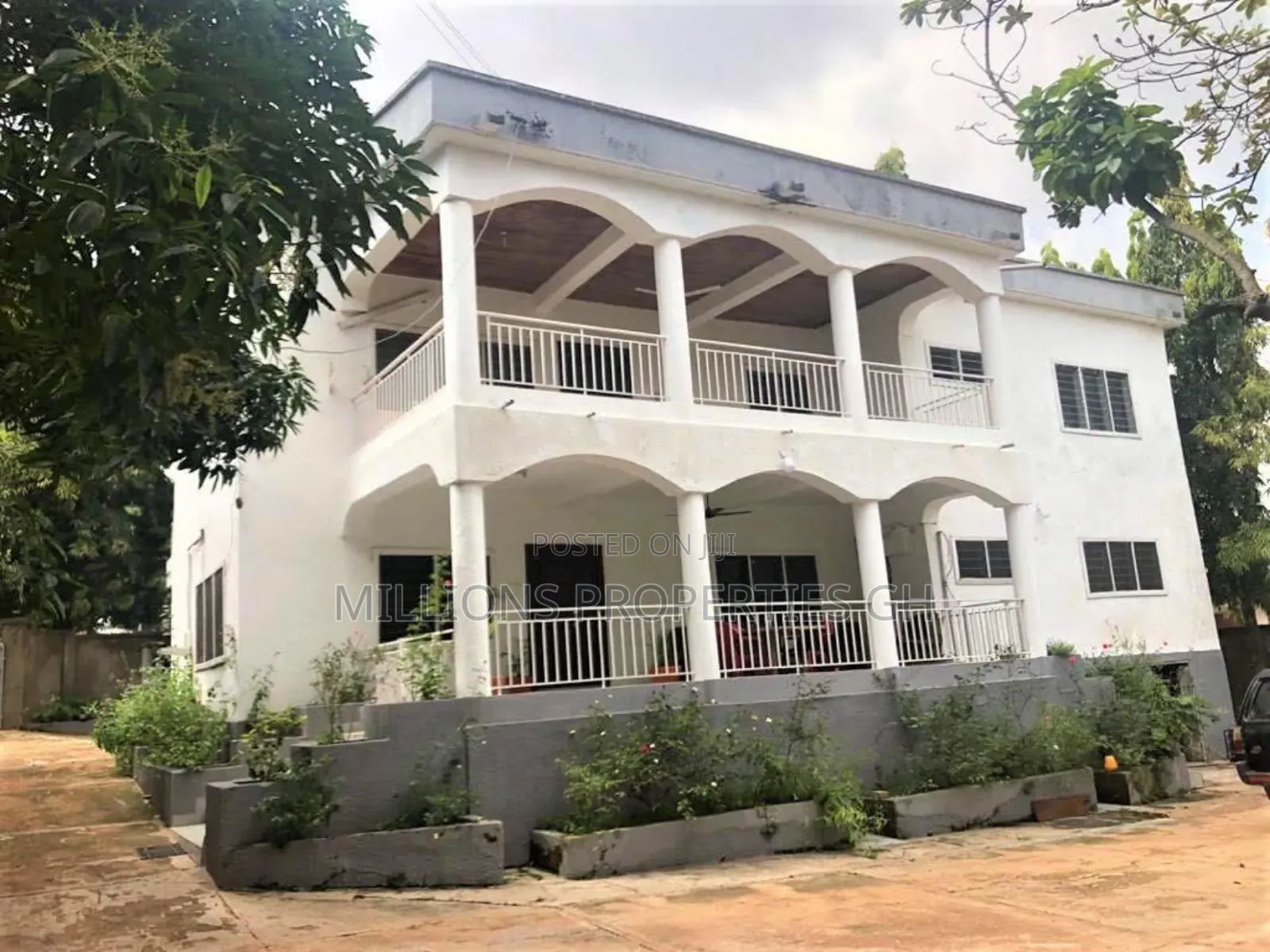 5bdrm House in Millions Properties, Kumasi Metropolitan for sale