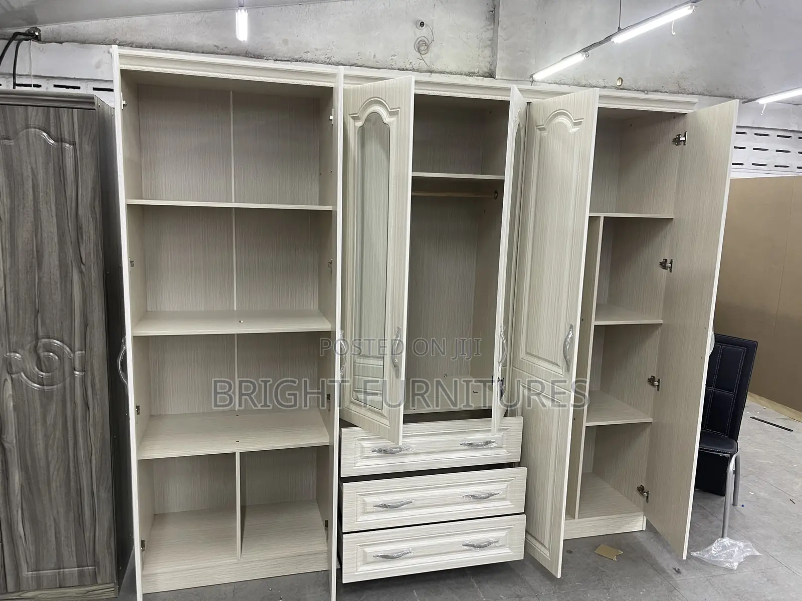 Foreign 6 Doors Wardrobe With Mirror and Drawers