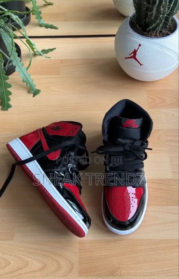 Jordan R 1 Red Black Mirror