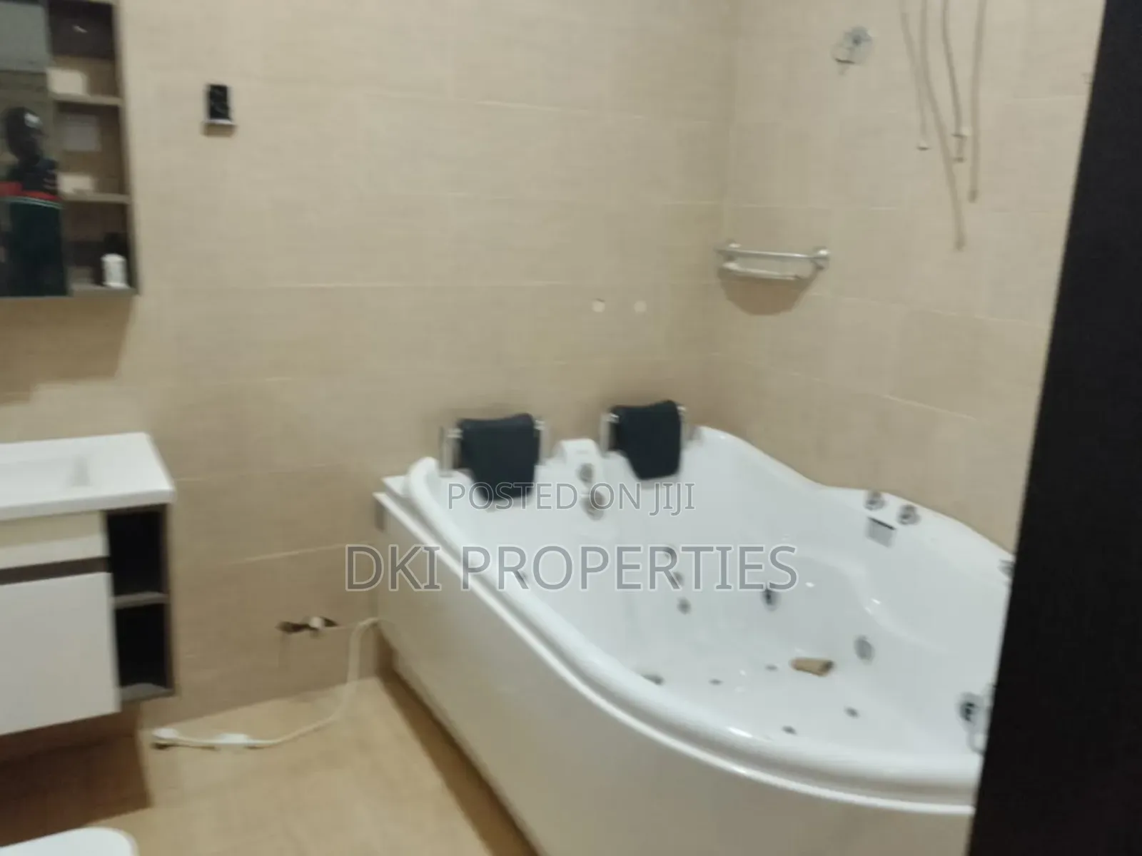 4bdrm House in Dki Properties, Oyibi for sale