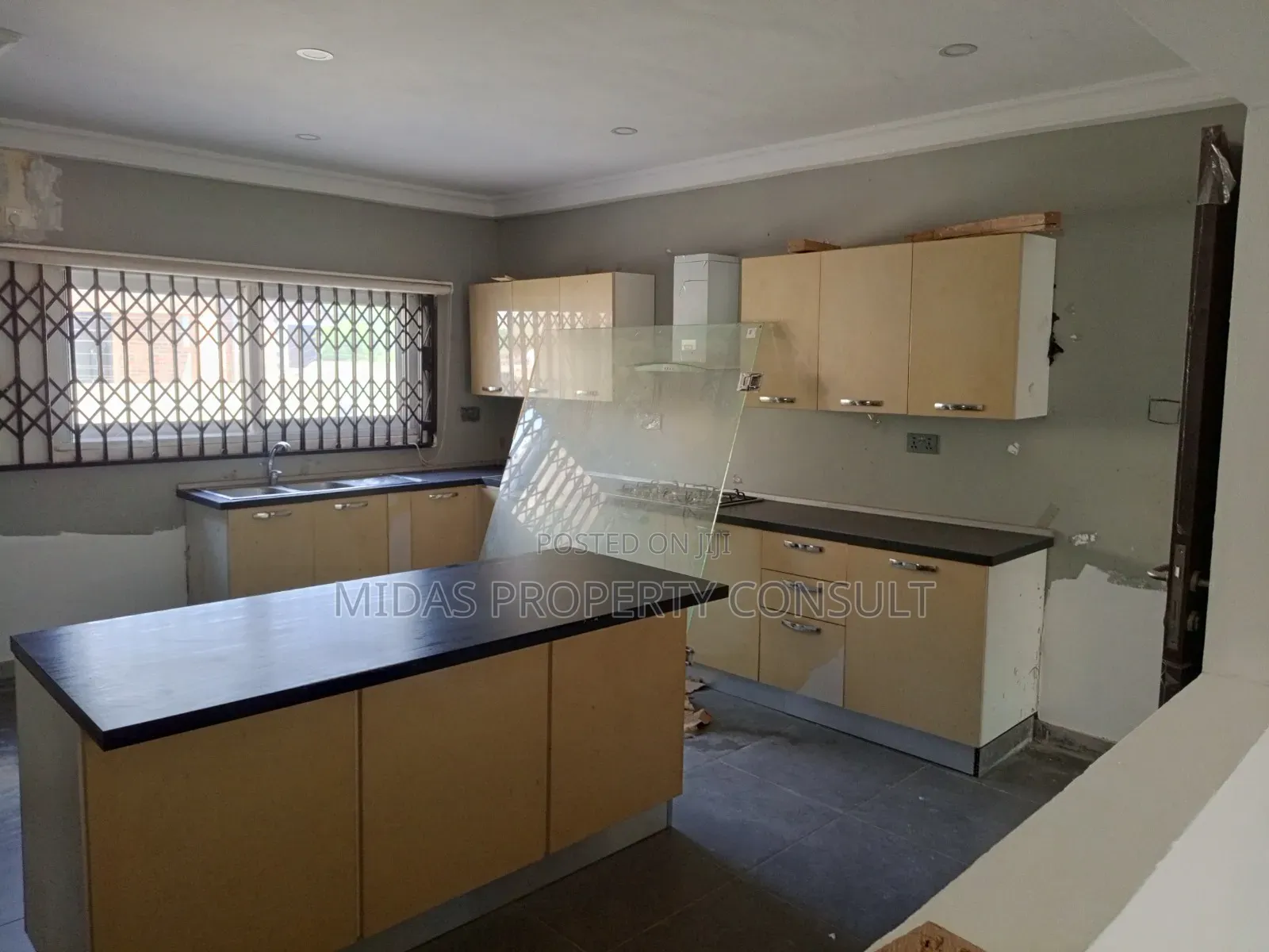 6bdrm House in Appolonia, Oyibi for sale