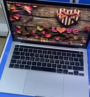 New Laptop Apple MacBook Pro 2020 8GB Intel Core I5 SSD 256GB