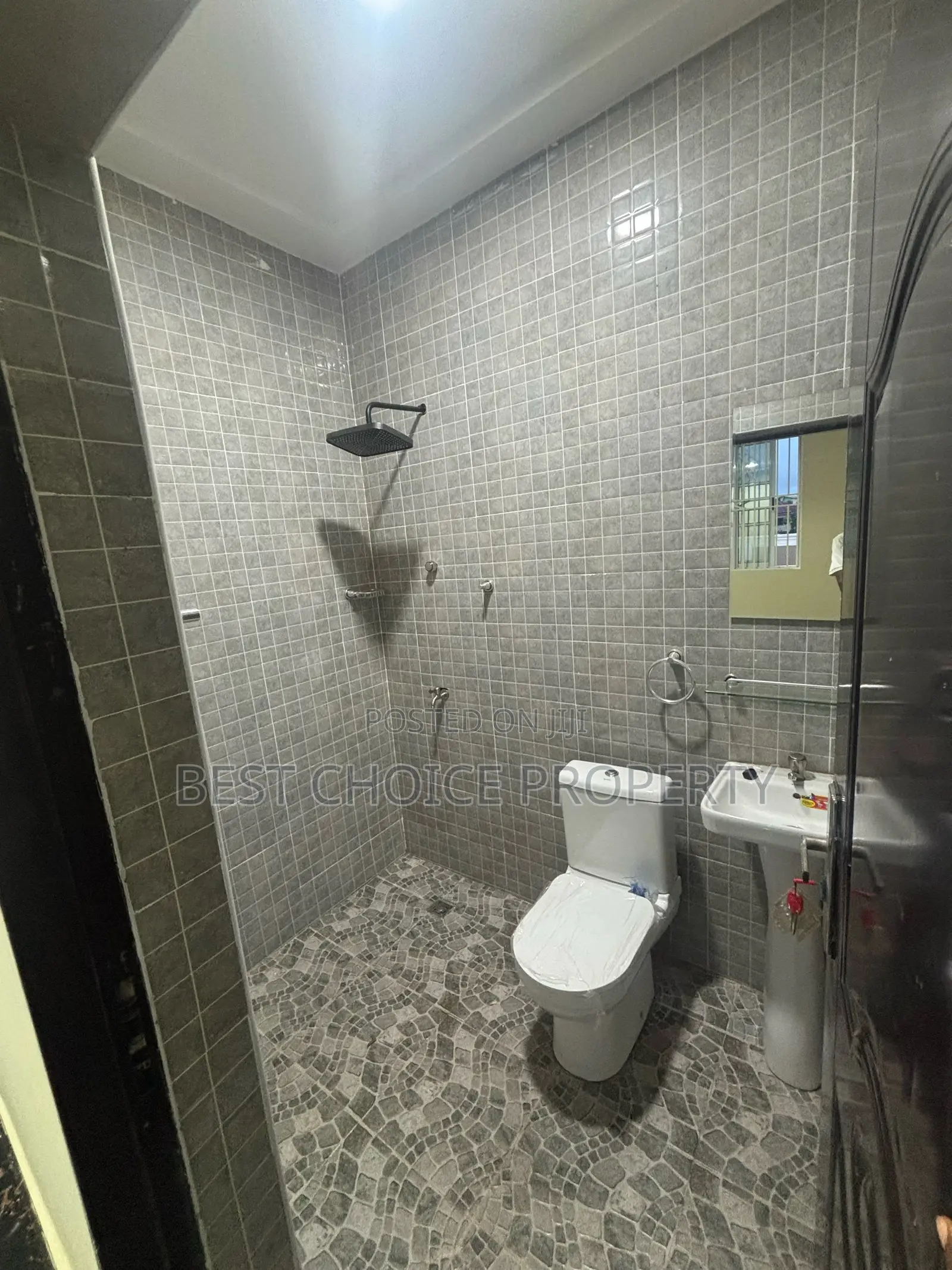 2bdrm Apartment in Adenta Housing Down for rent