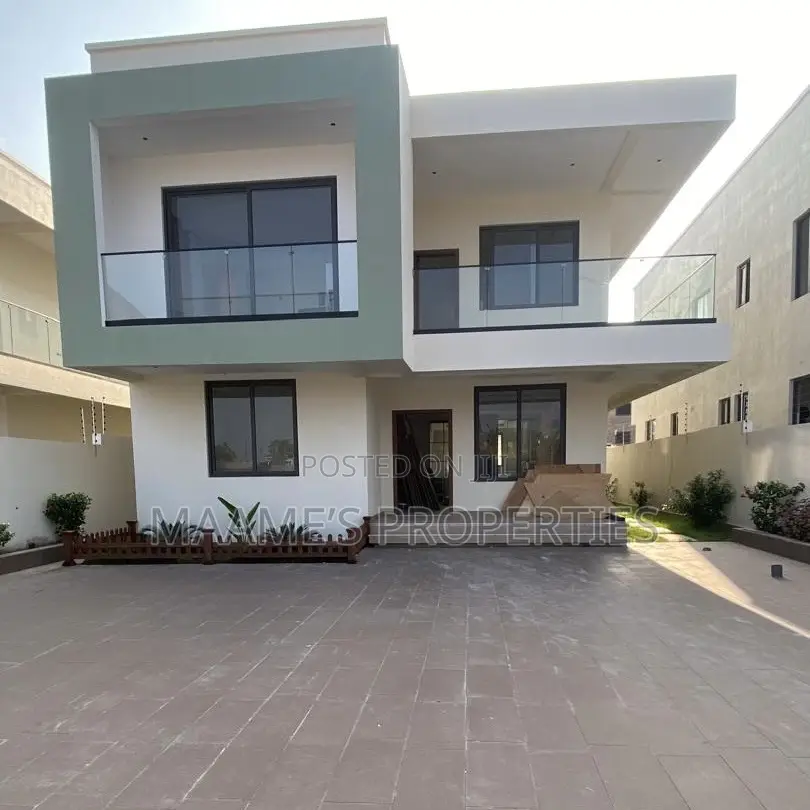 4bdrm Duplex in Adjiriganor for sale