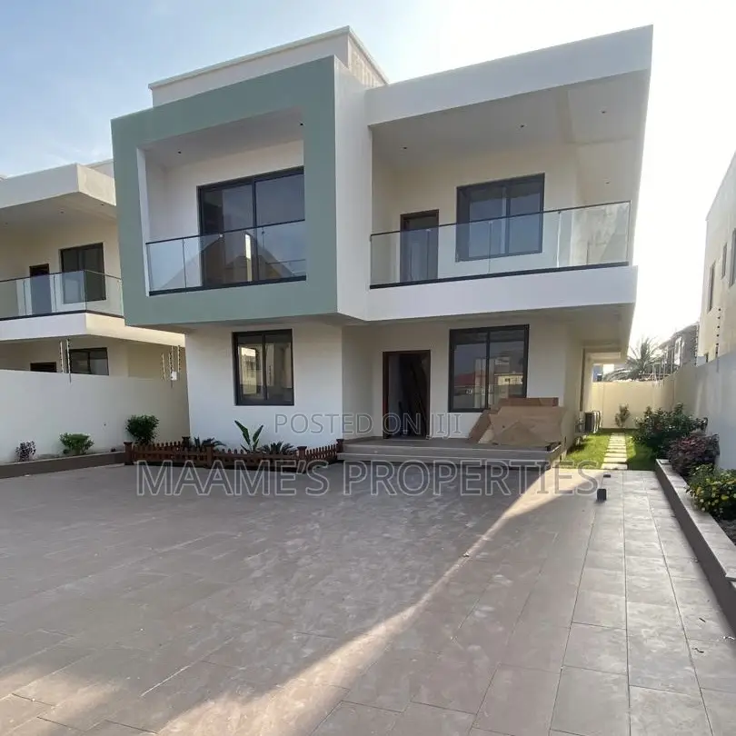 4bdrm Duplex in Adjiriganor for sale