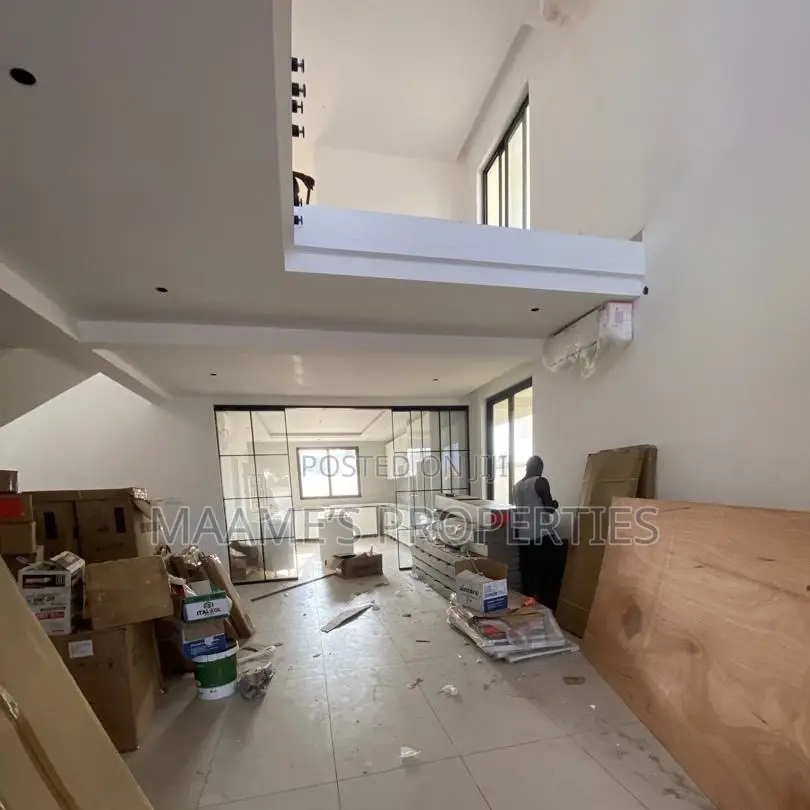 4bdrm Duplex in Adjiriganor for sale