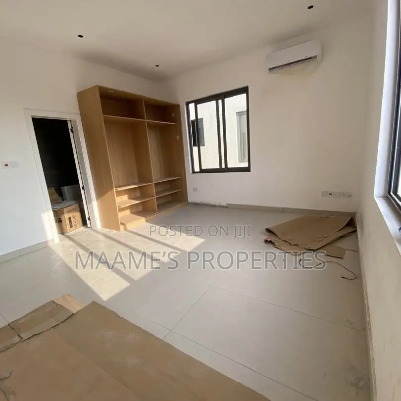 4bdrm Duplex in Adjiriganor for sale