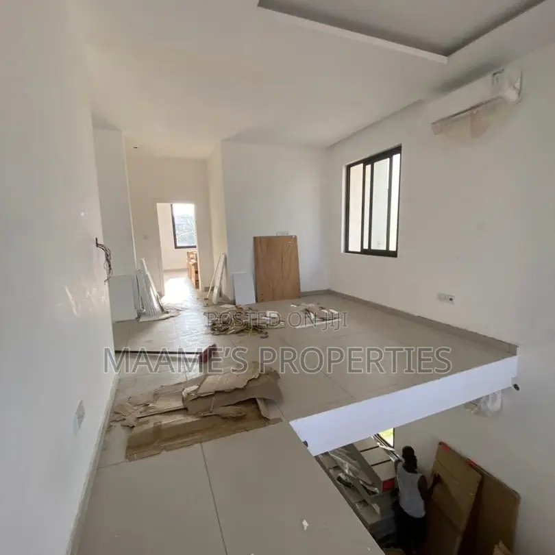 4bdrm Duplex in Adjiriganor for sale