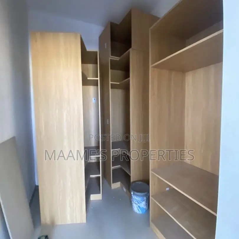 4bdrm Duplex in Adjiriganor for sale