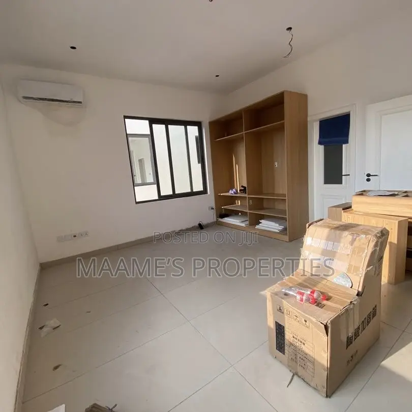 4bdrm Duplex in Adjiriganor for sale