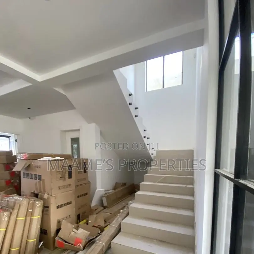 4bdrm Duplex in Adjiriganor for sale