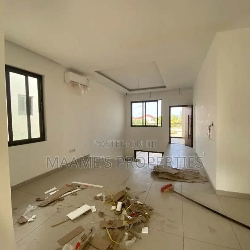 4bdrm Duplex in Adjiriganor for sale