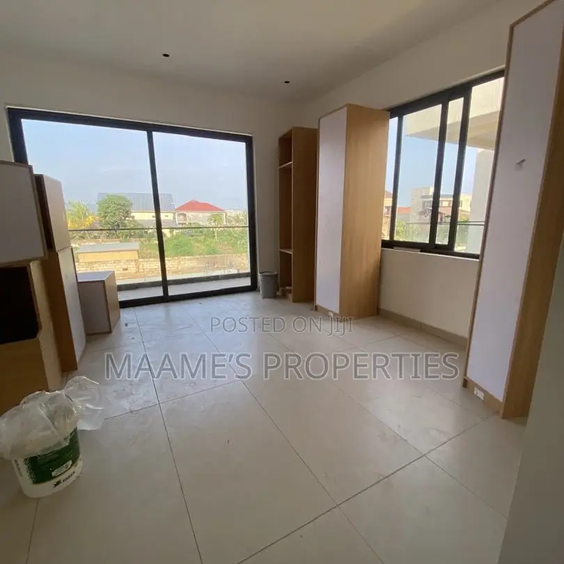 4bdrm Duplex in Adjiriganor for sale