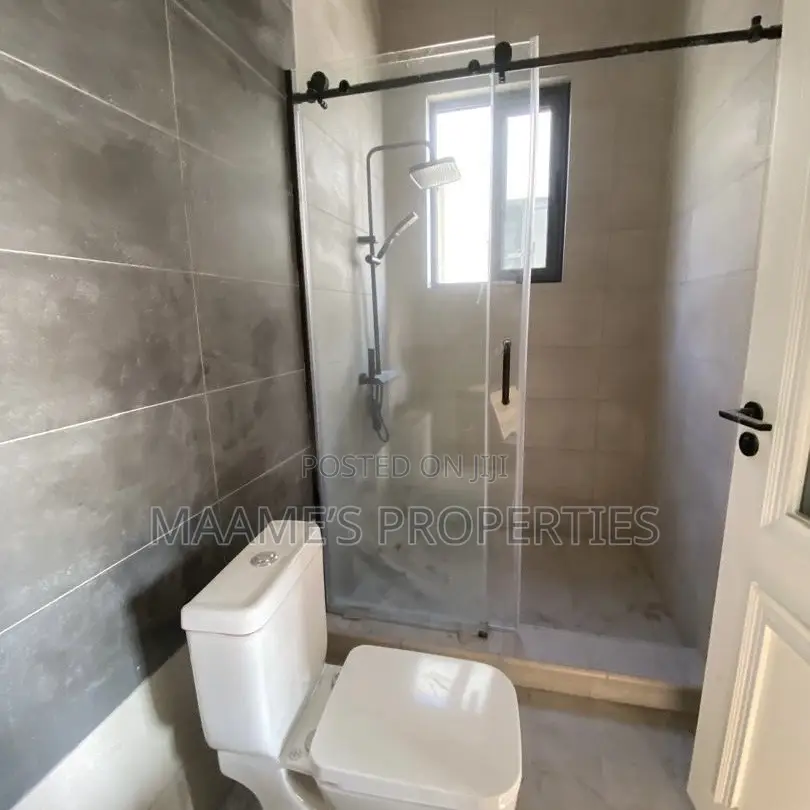 4bdrm Duplex in Adjiriganor for sale