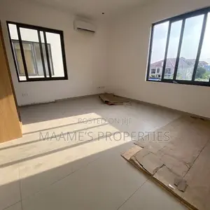 4bdrm Duplex in Adjiriganor for sale