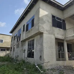 6bdrm Duplex in Tema Metropolitan for sale