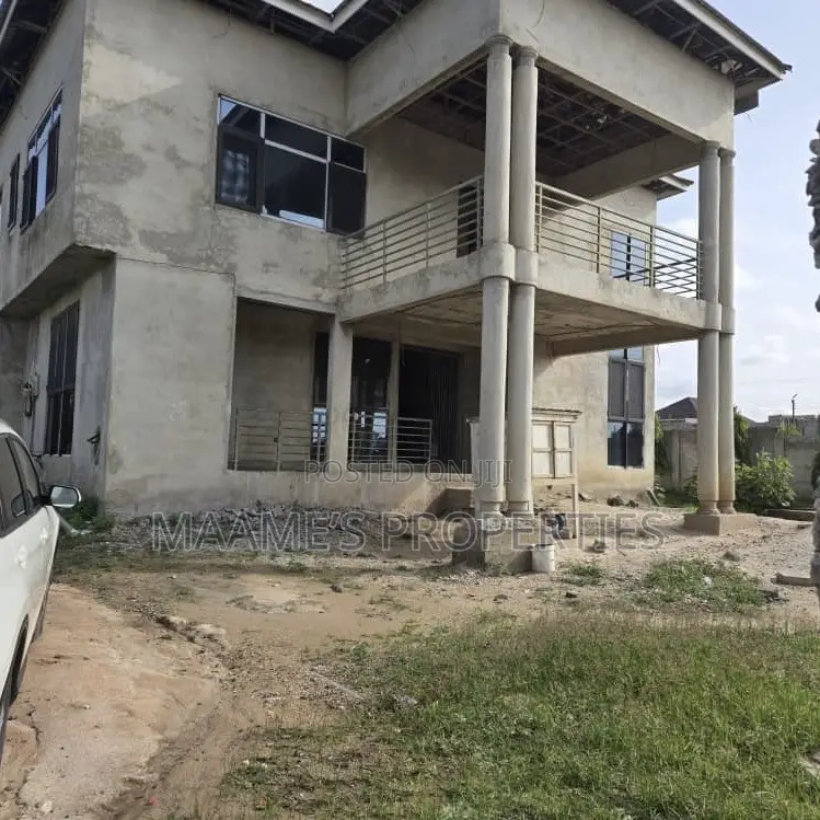 6bdrm Duplex in Tema Metropolitan for sale