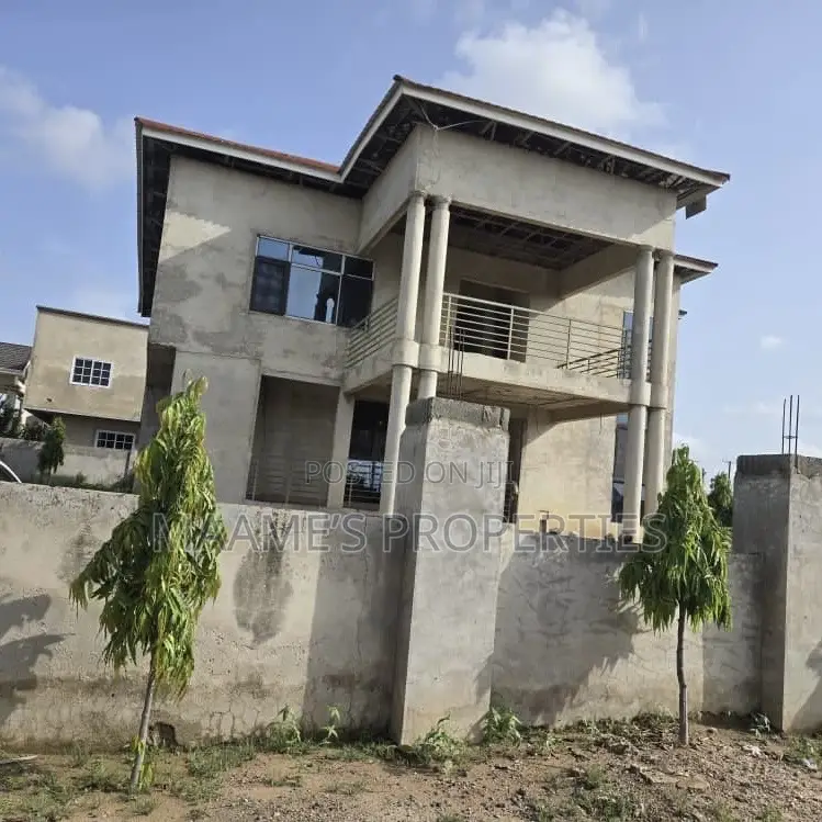 6bdrm Duplex in Tema Metropolitan for sale