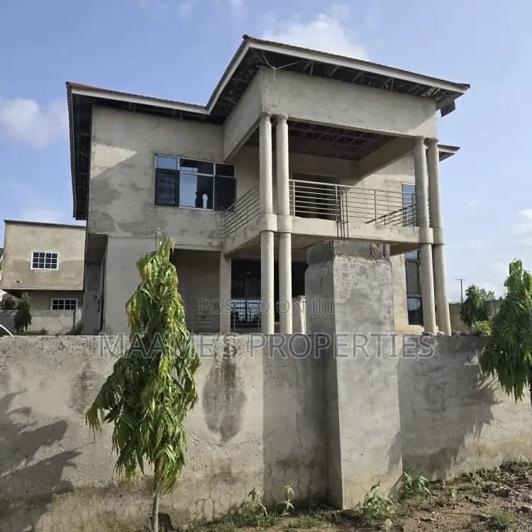 6bdrm Duplex in Tema Metropolitan for sale
