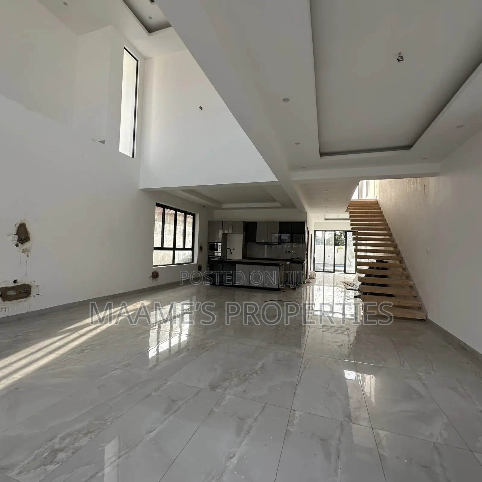 5bdrm Duplex in East Legon for sale
