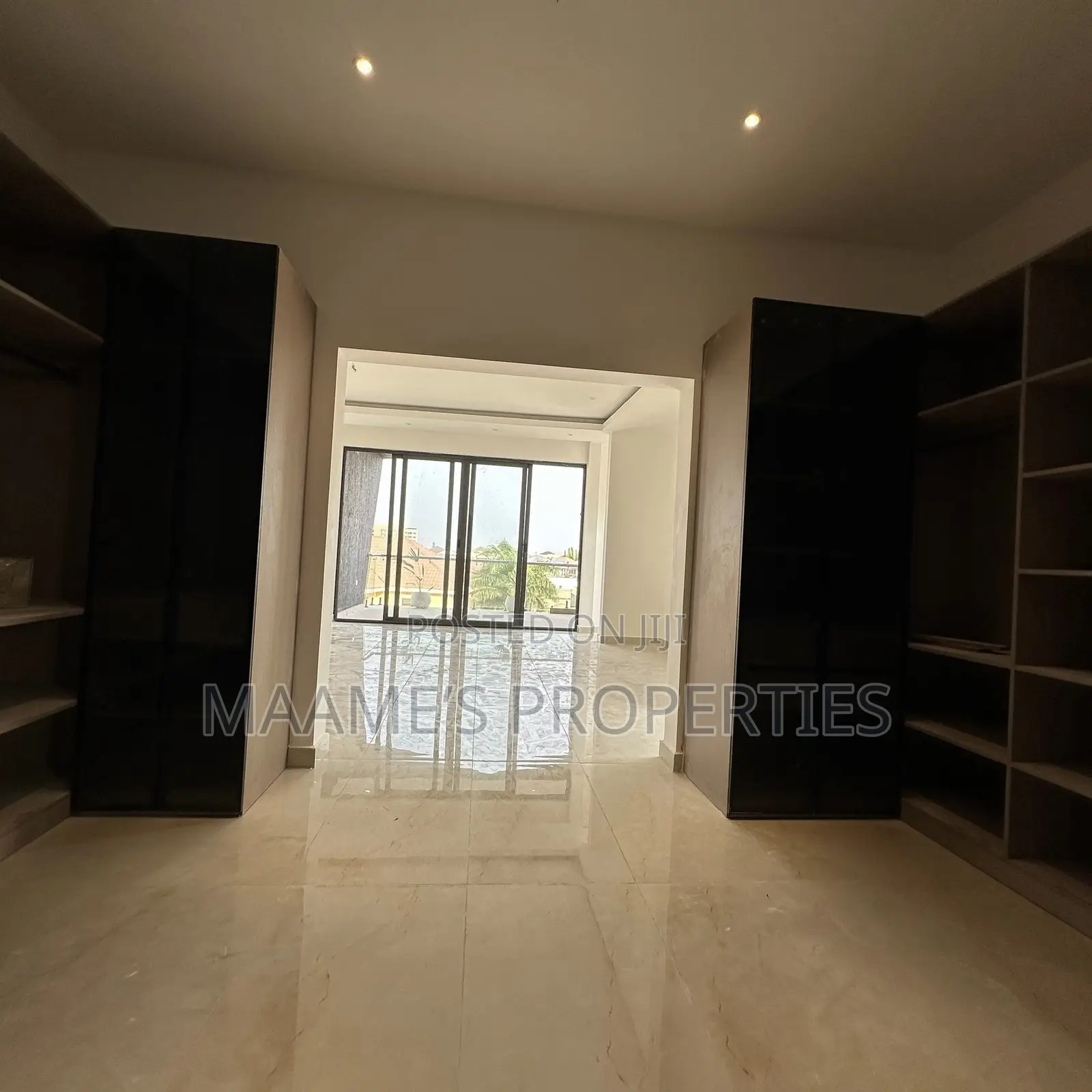 5bdrm Duplex in East Legon for sale