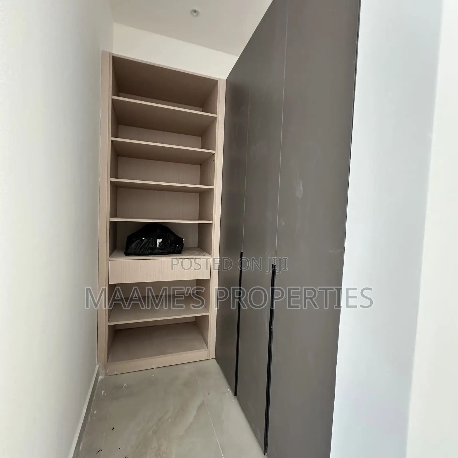 5bdrm Duplex in East Legon for sale
