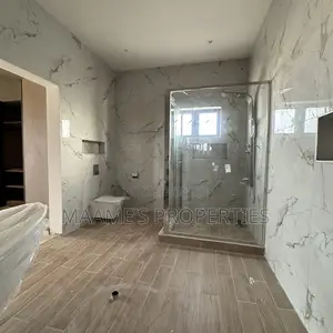 5bdrm Duplex in East Legon for sale