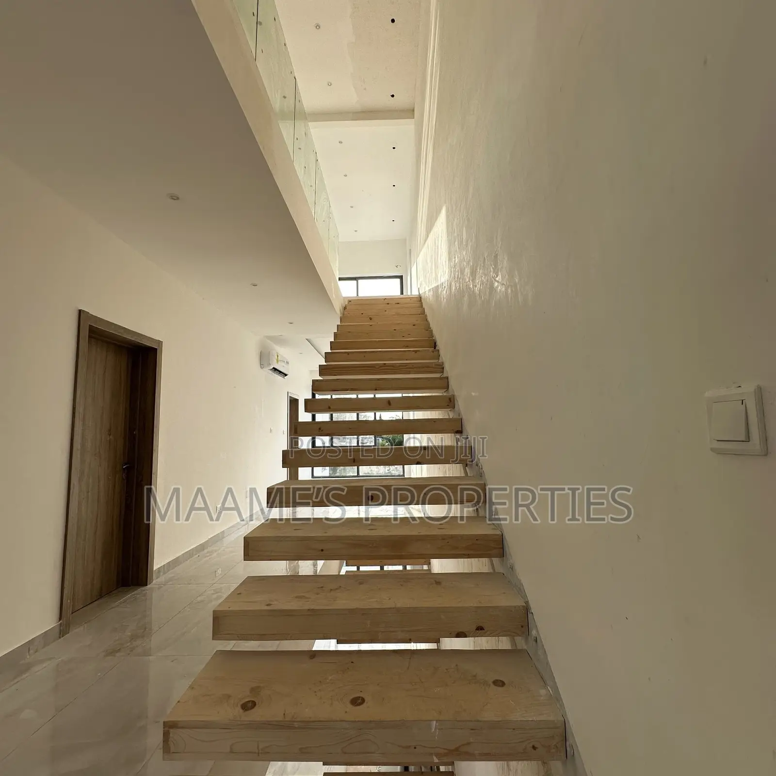 5bdrm Duplex in East Legon for sale
