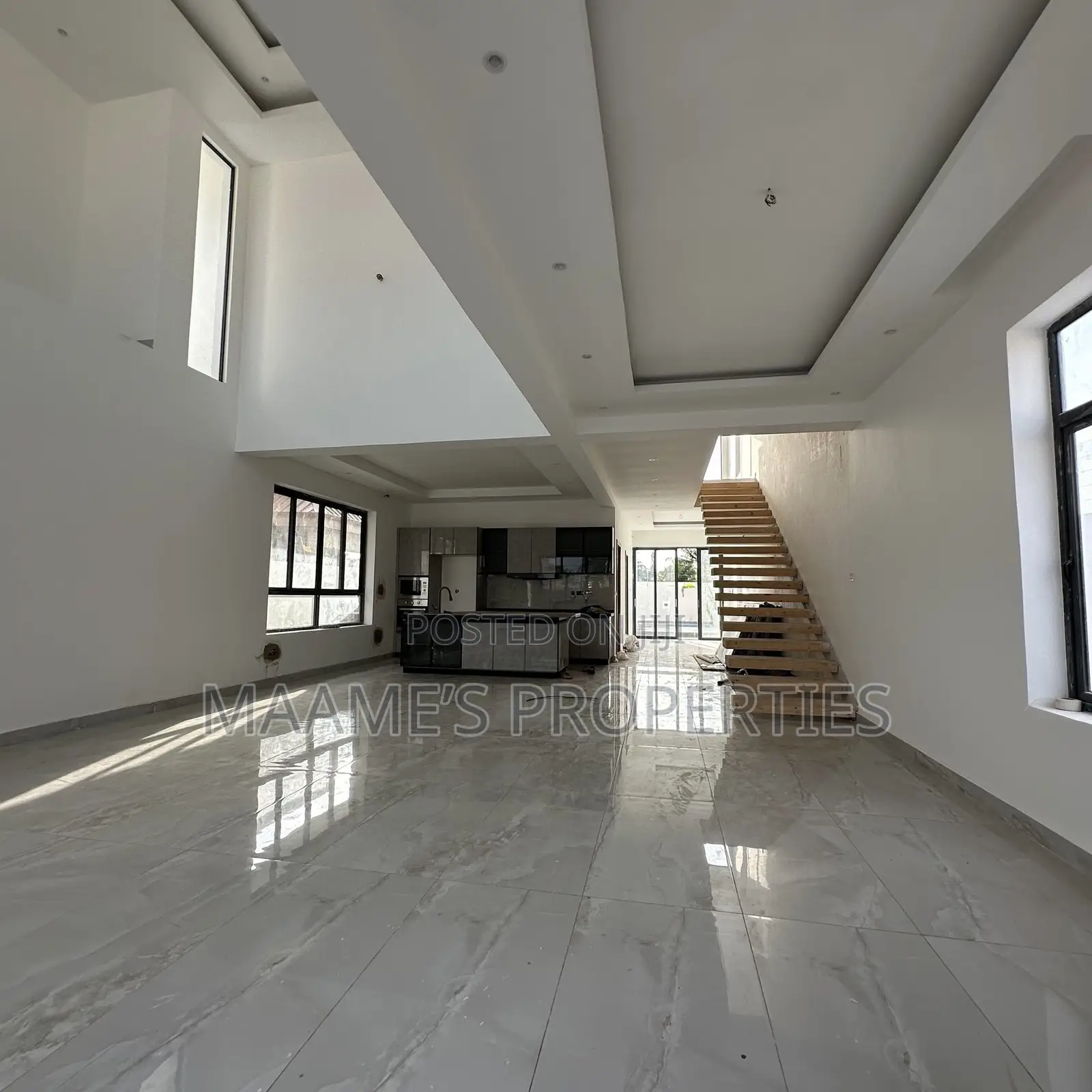 5bdrm Duplex in East Legon for sale