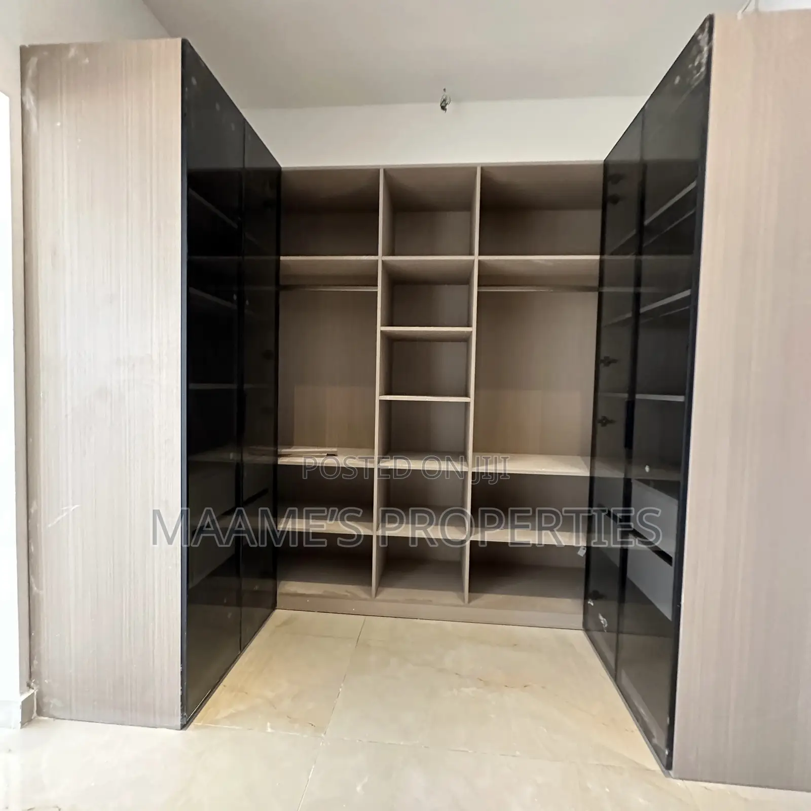 5bdrm Duplex in East Legon for sale