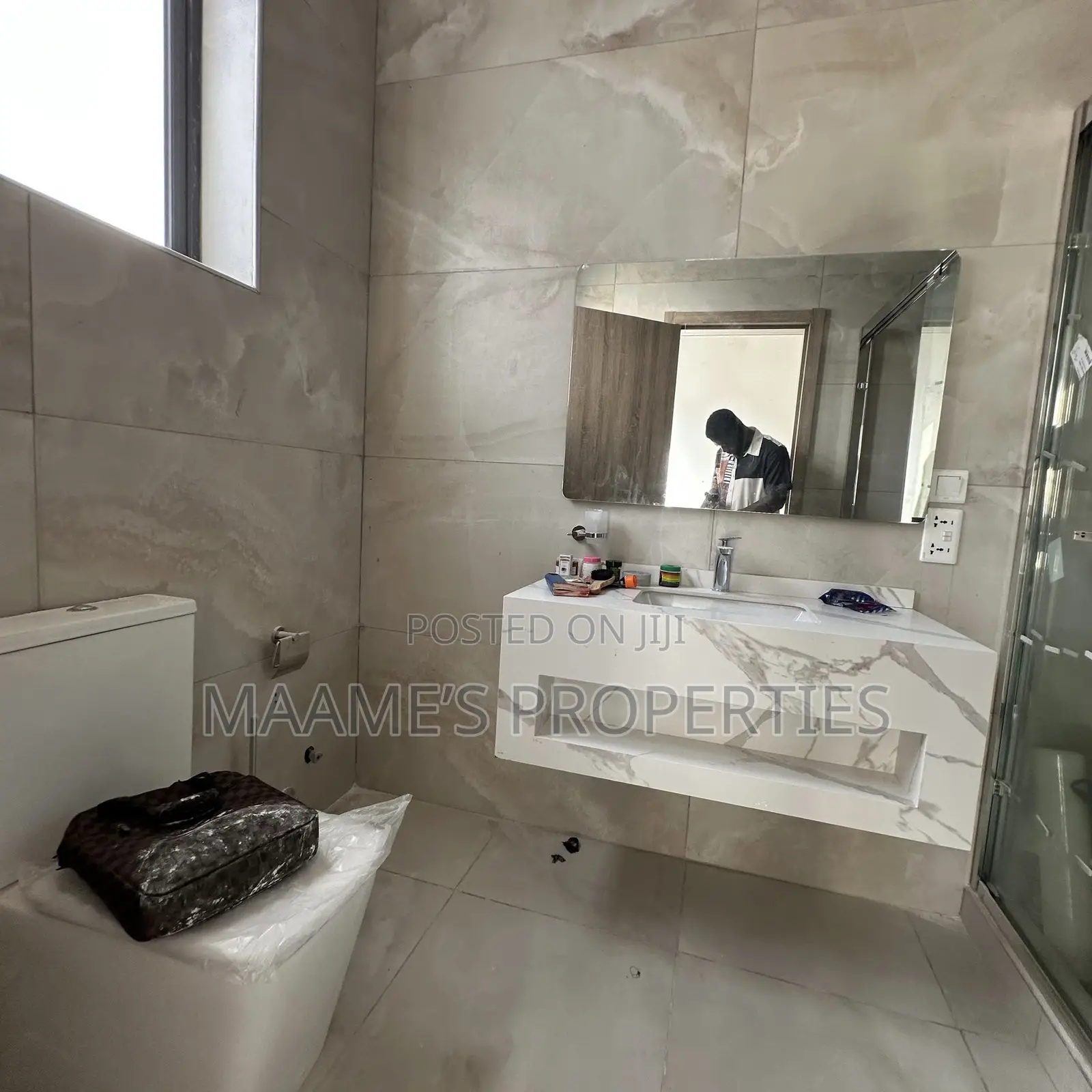 5bdrm Duplex in East Legon for sale
