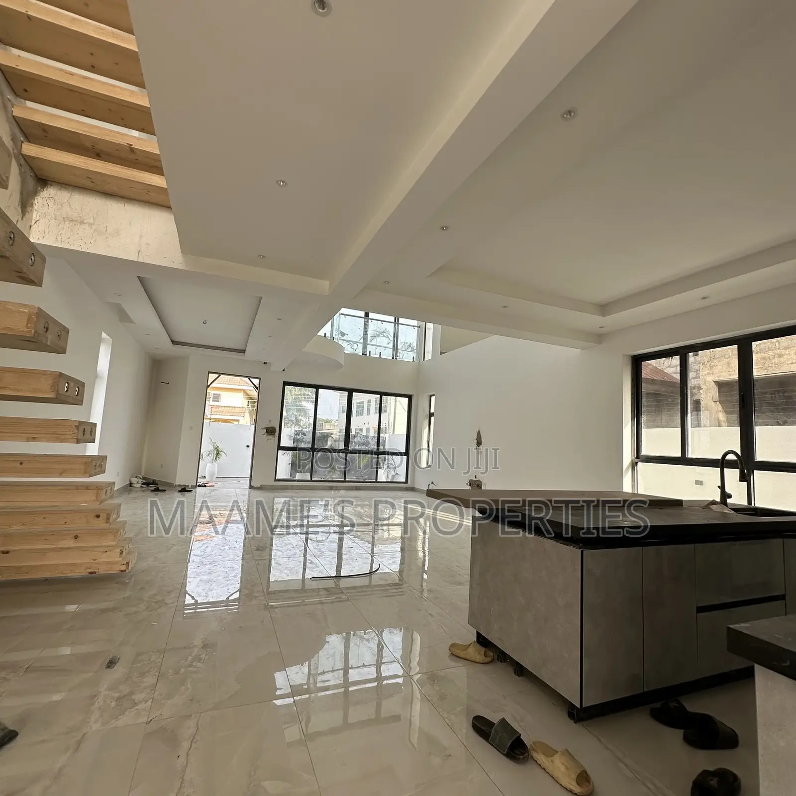 5bdrm Duplex in East Legon for sale