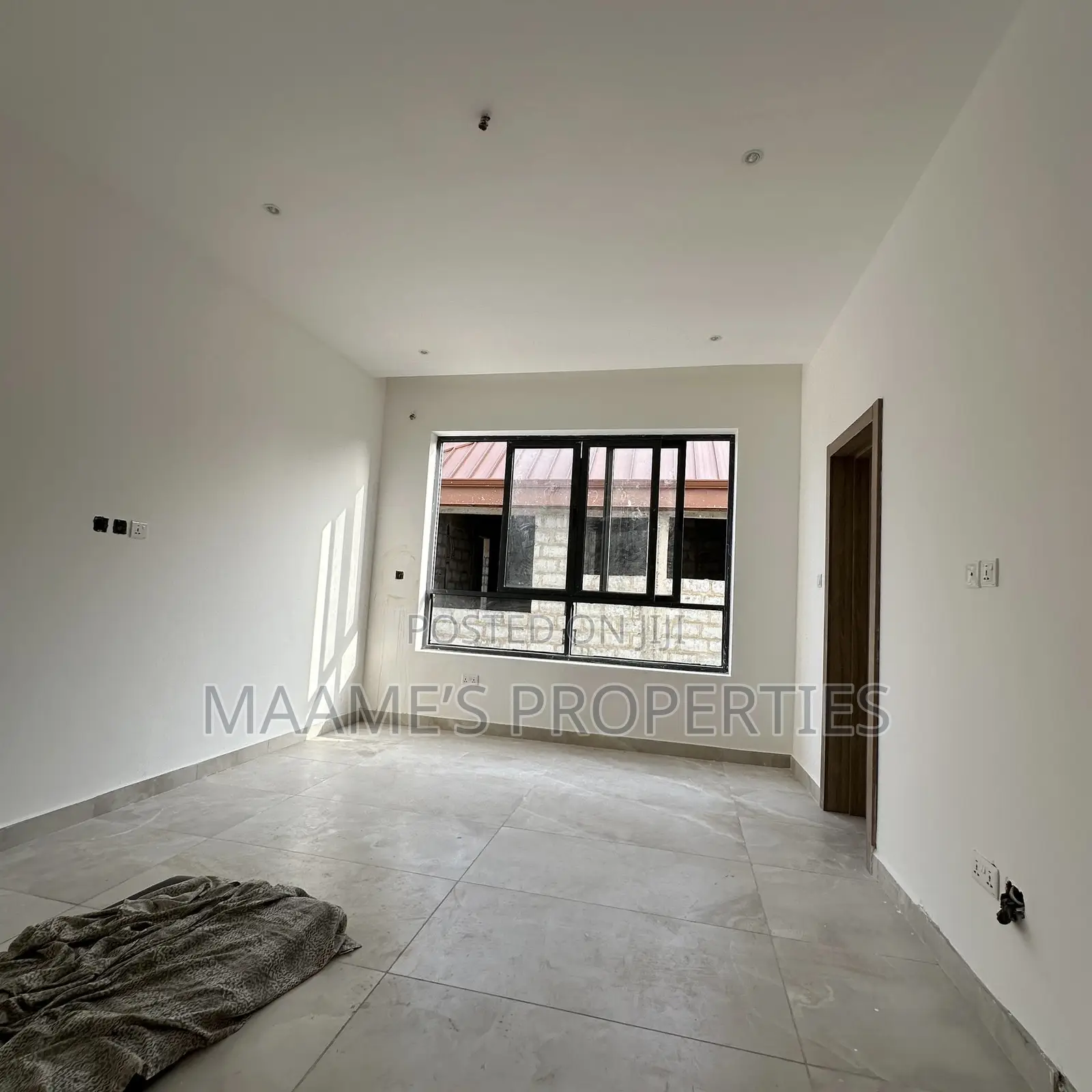 5bdrm Duplex in East Legon for sale