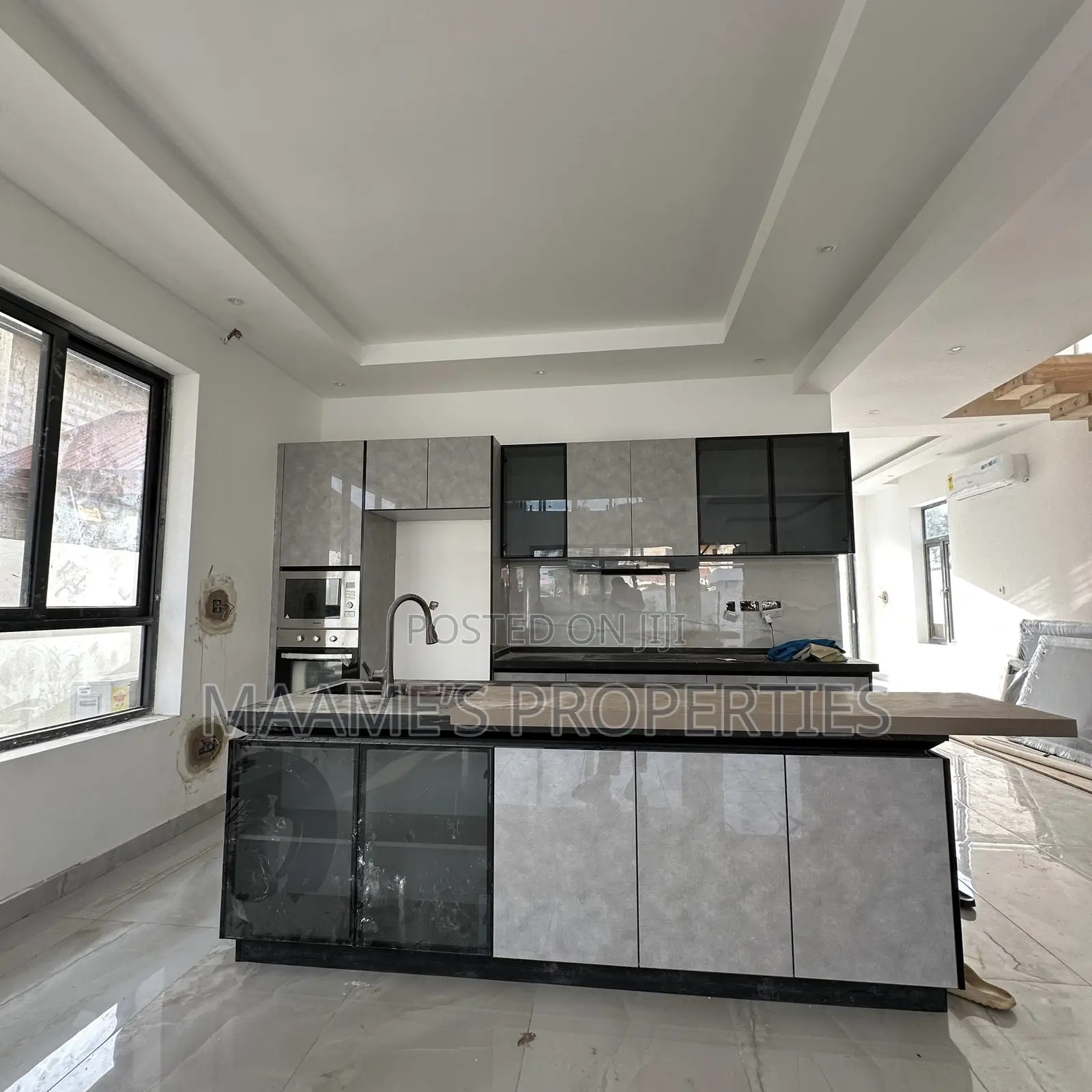 5bdrm Duplex in East Legon for sale