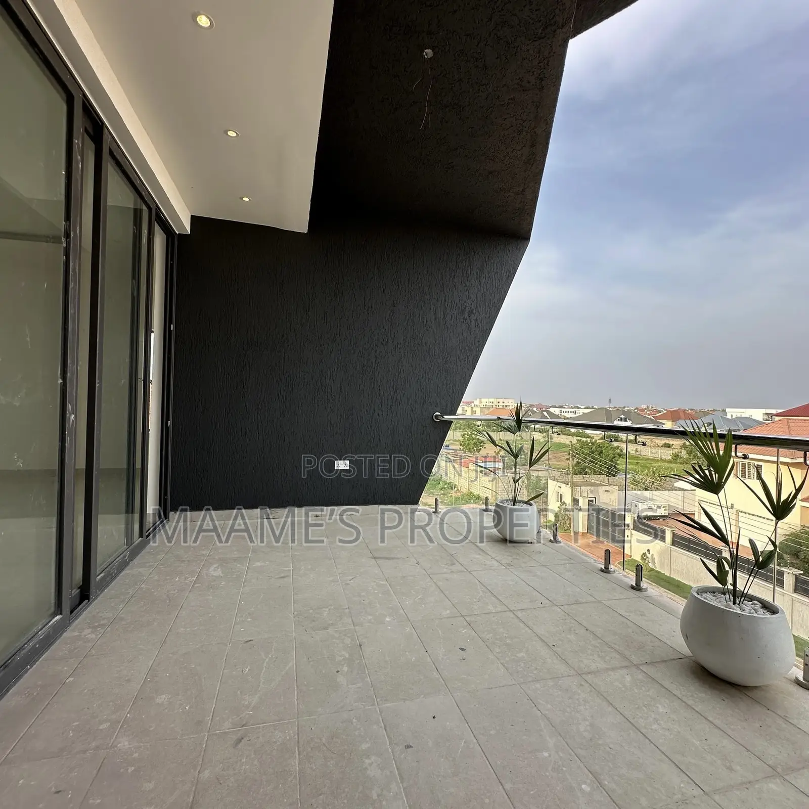 5bdrm Duplex in East Legon for sale