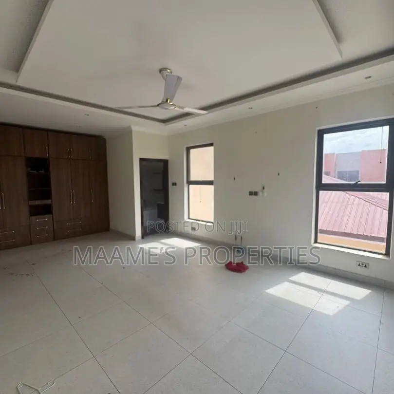 4bdrm Duplex in East Legon for rent