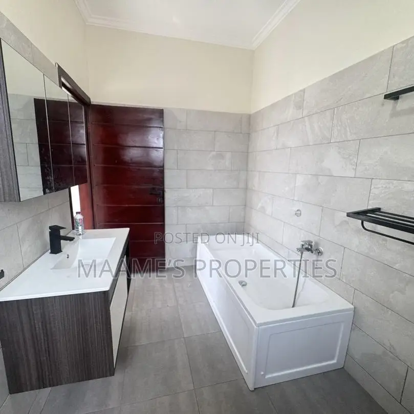 4bdrm Duplex in East Legon for rent