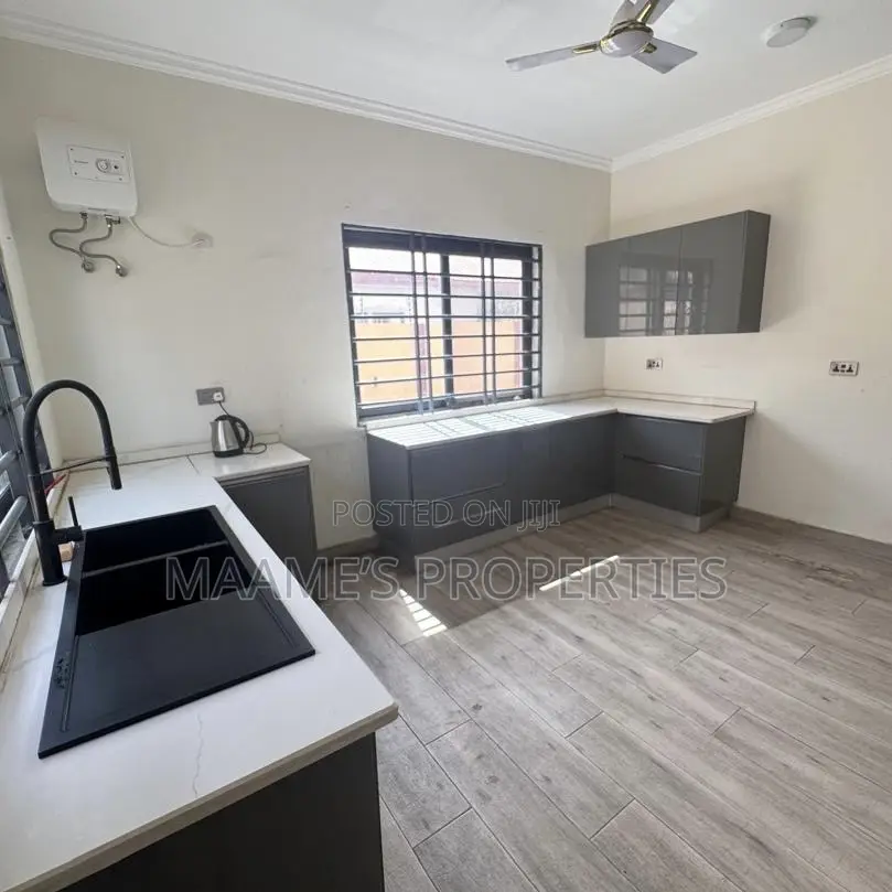 4bdrm Duplex in East Legon for rent