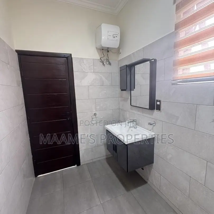 4bdrm Duplex in East Legon for rent