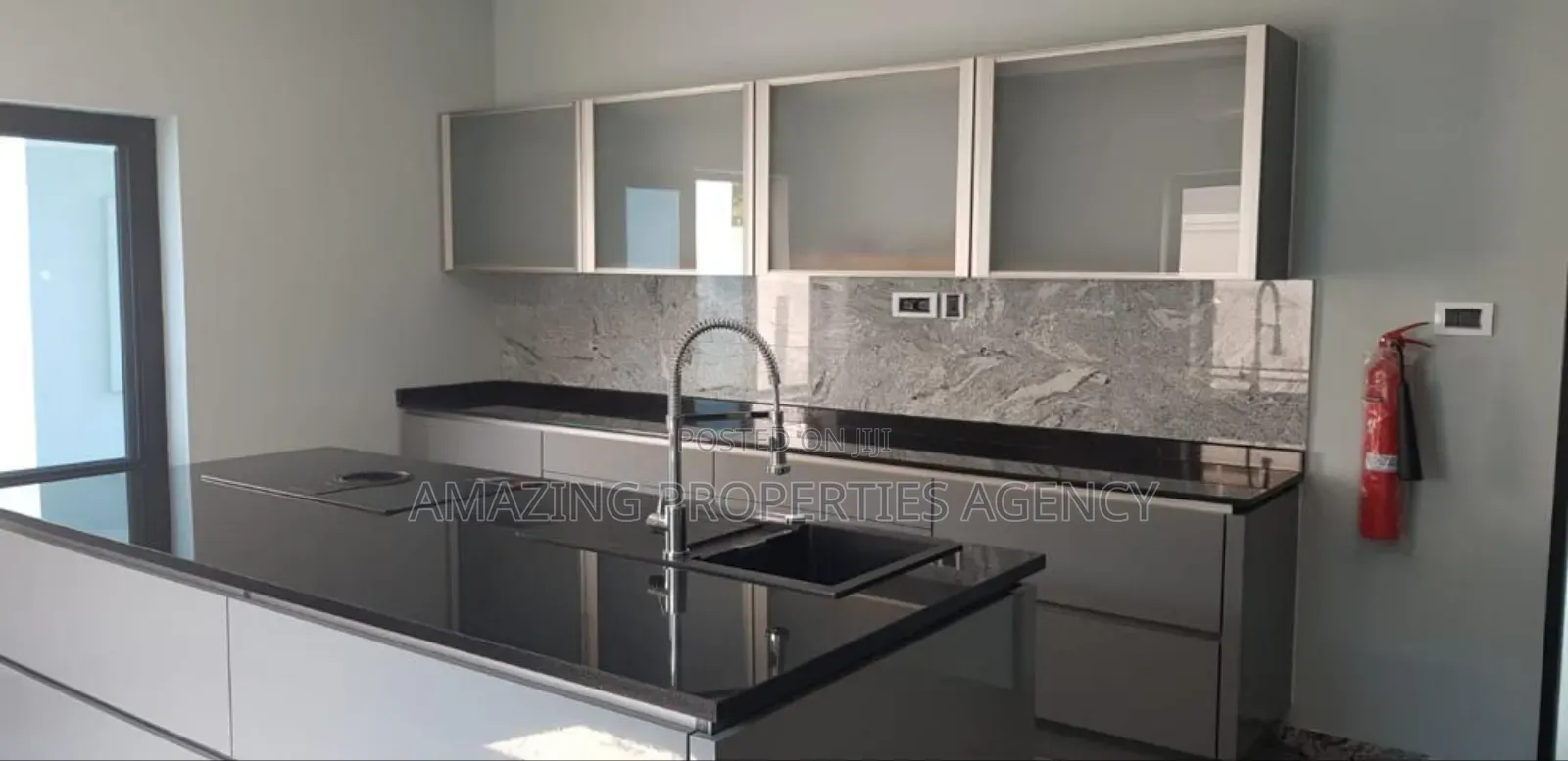 7bdrm House in East Legon for sale