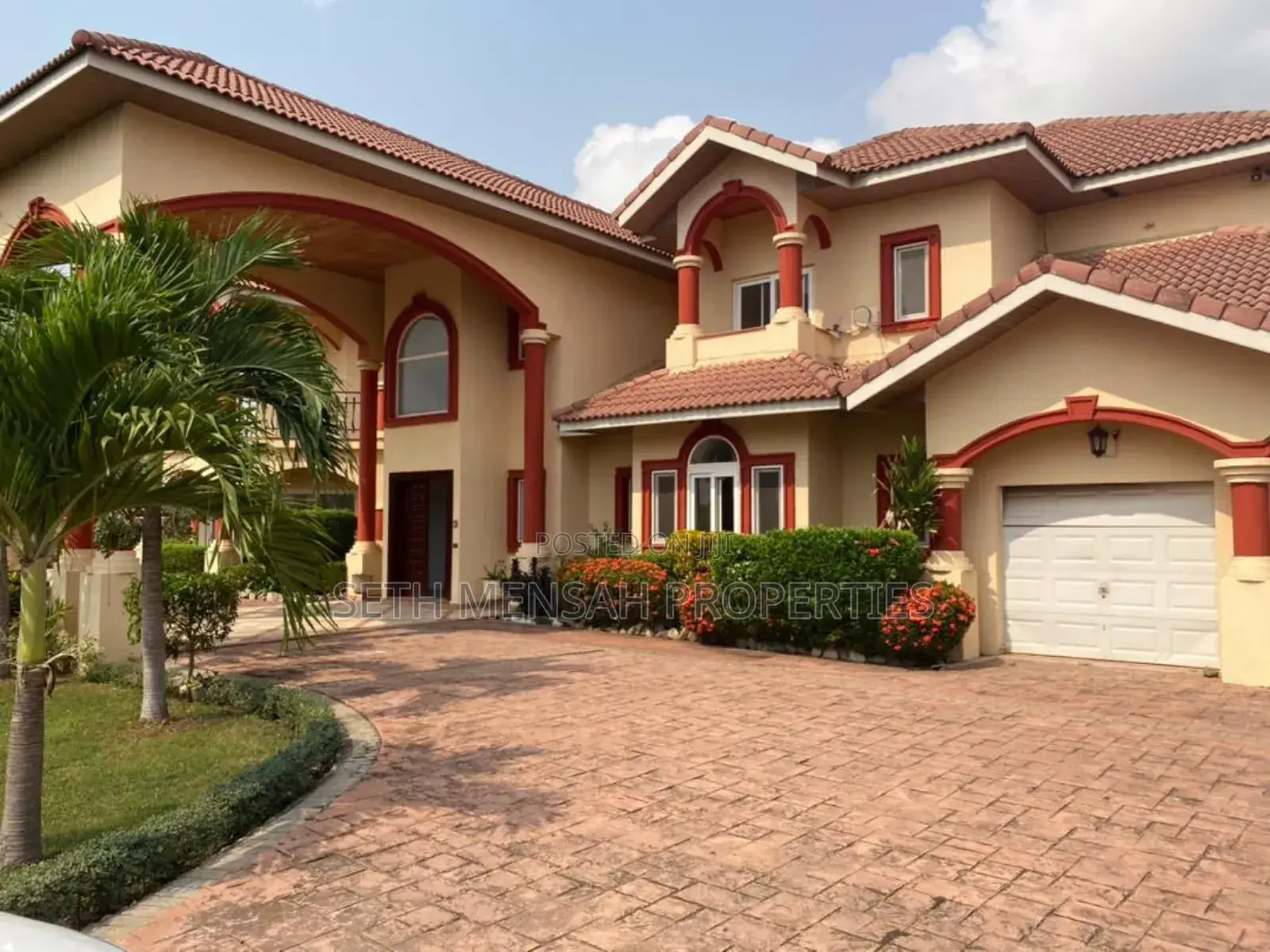 8bdrm House in East Legon for sale