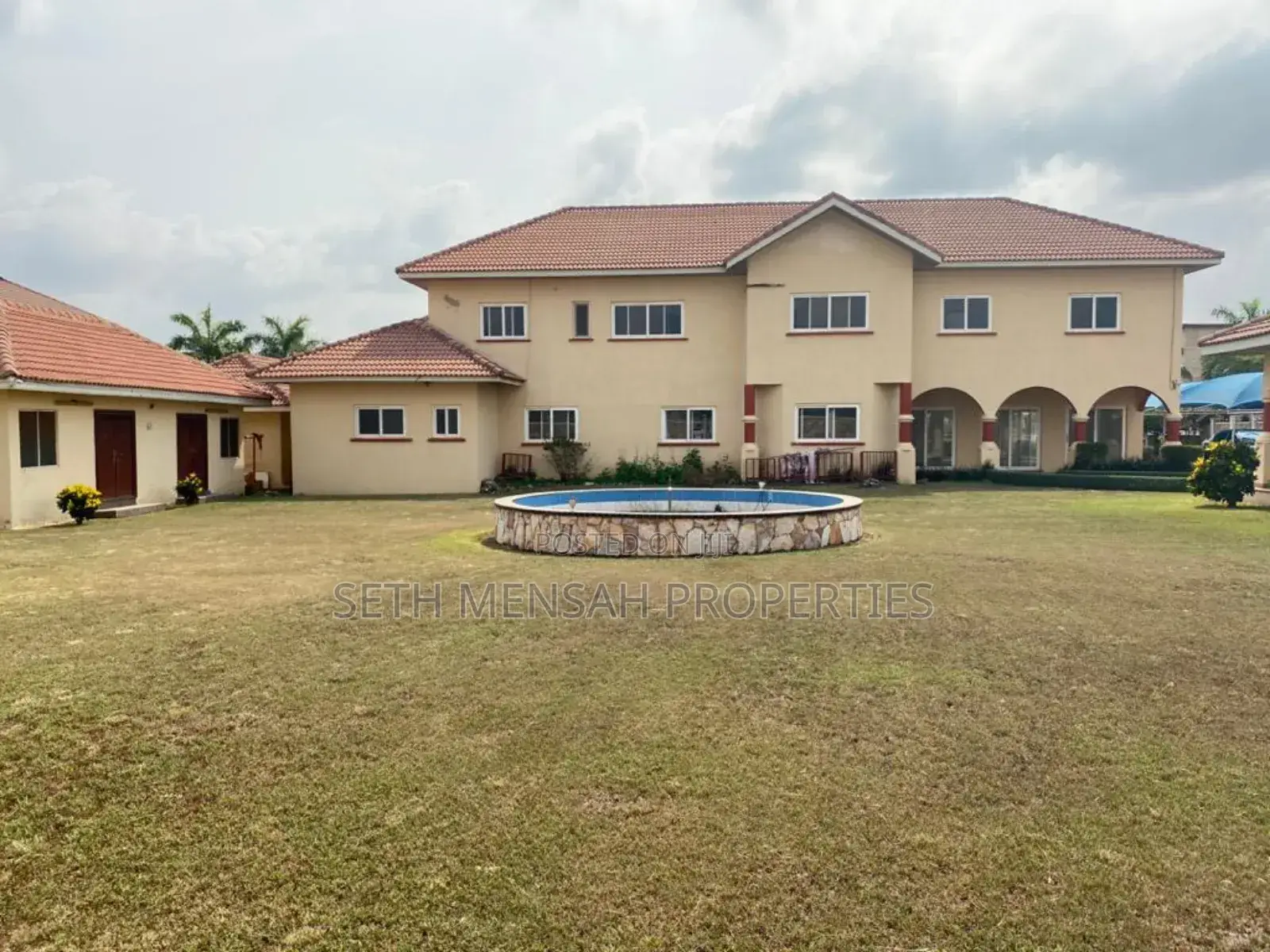 8bdrm House in East Legon for sale