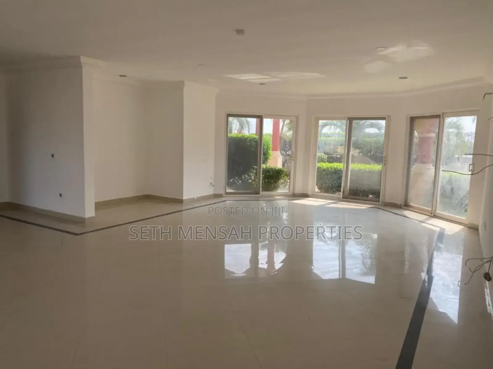 8bdrm House in East Legon for sale