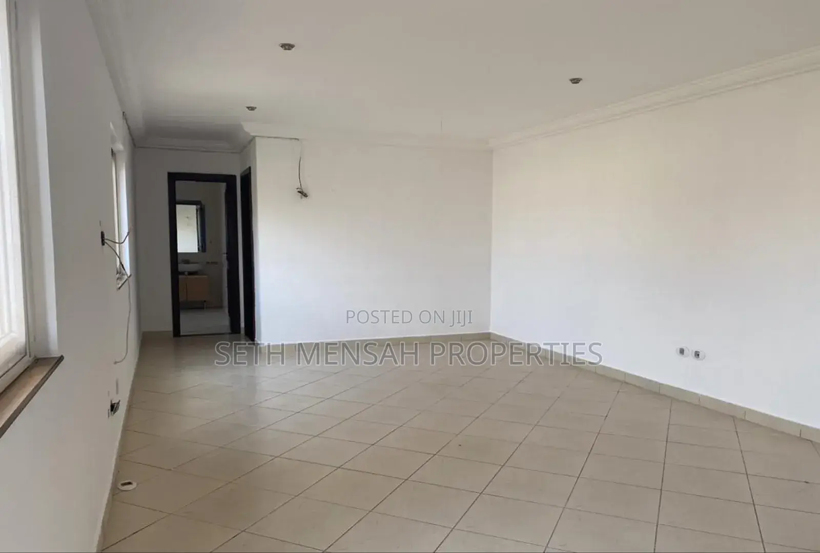 8bdrm House in East Legon for sale