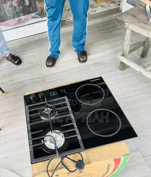 Beautiful Made Glass Mirror Kenwood 60cm 2 + 2 Inbuilt Hob.
