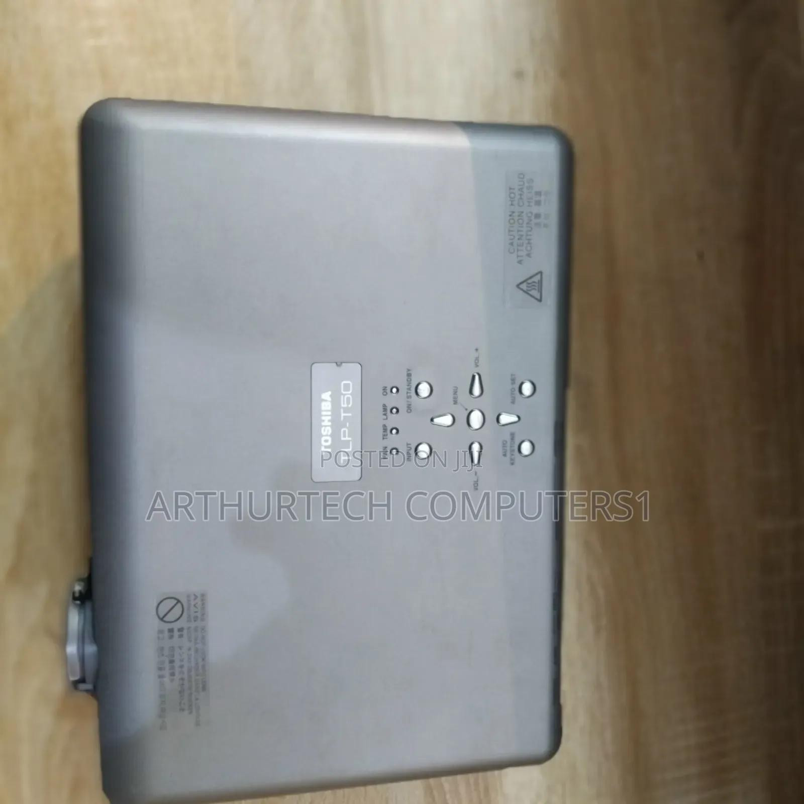 Toshiba TLP-T50 Projector