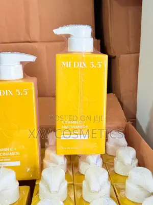 Medix 5.5 Vitamin C +Niacinamide Body Wash