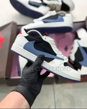 Jordan Retro 1 Low Travis White N Black Blue