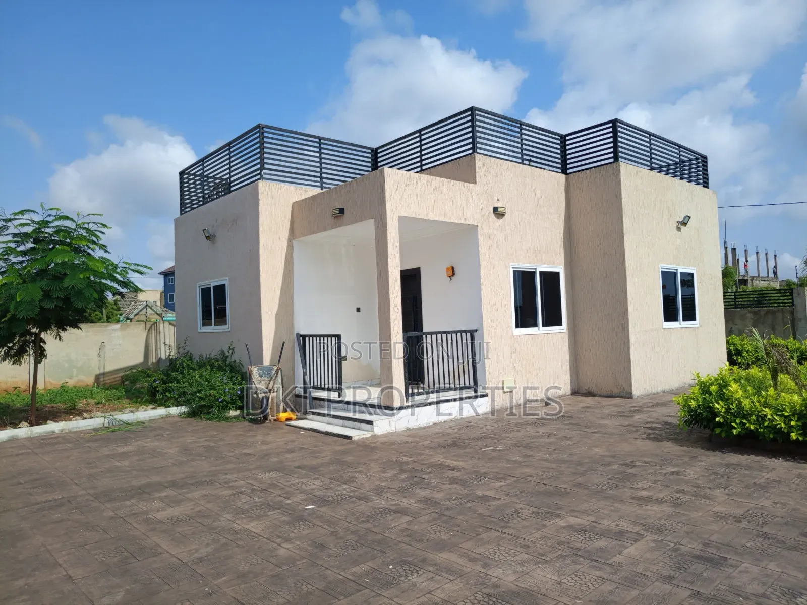 4bdrm House in Dki Properties, Oyibi for sale
