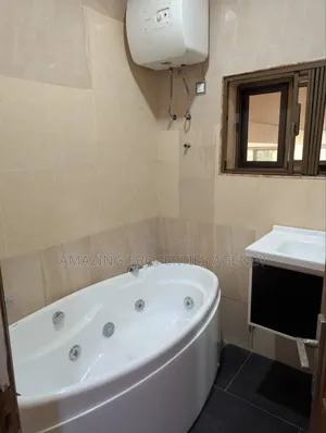 8bdrm House in Cantonments for rent